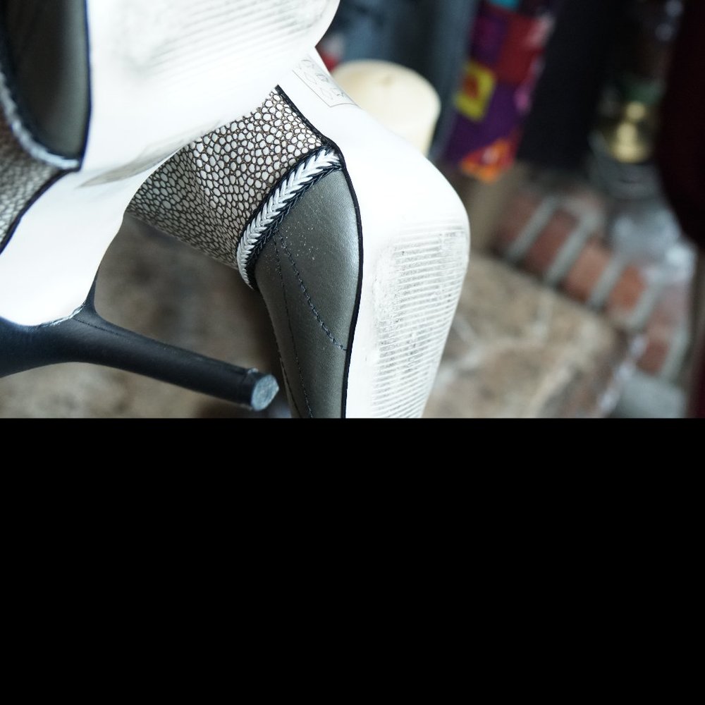 GX by Gwen Stefani Fumiko Army Green Bootie Sz 8 - Picture 6 of 14